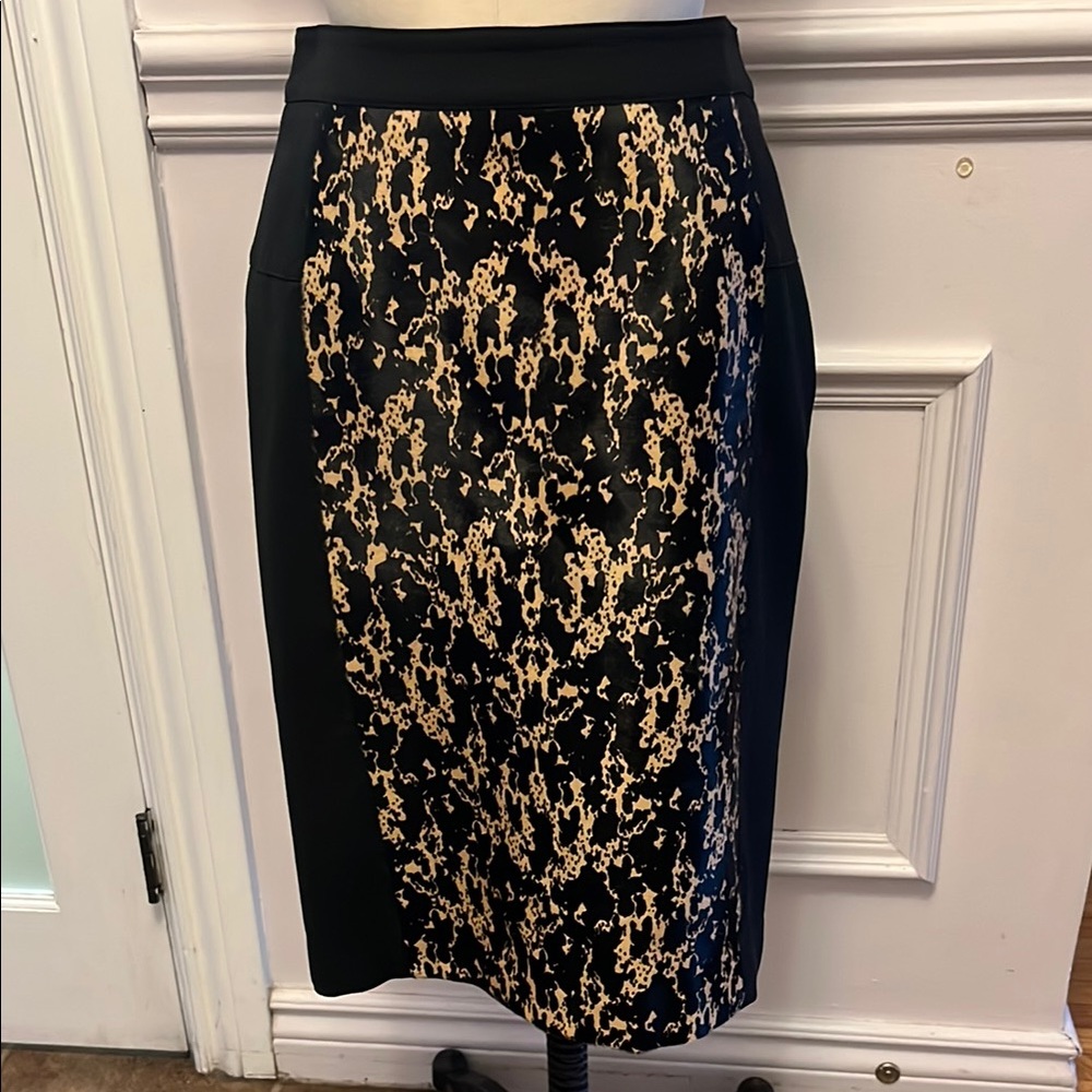 Elegant Burberry Black skirt